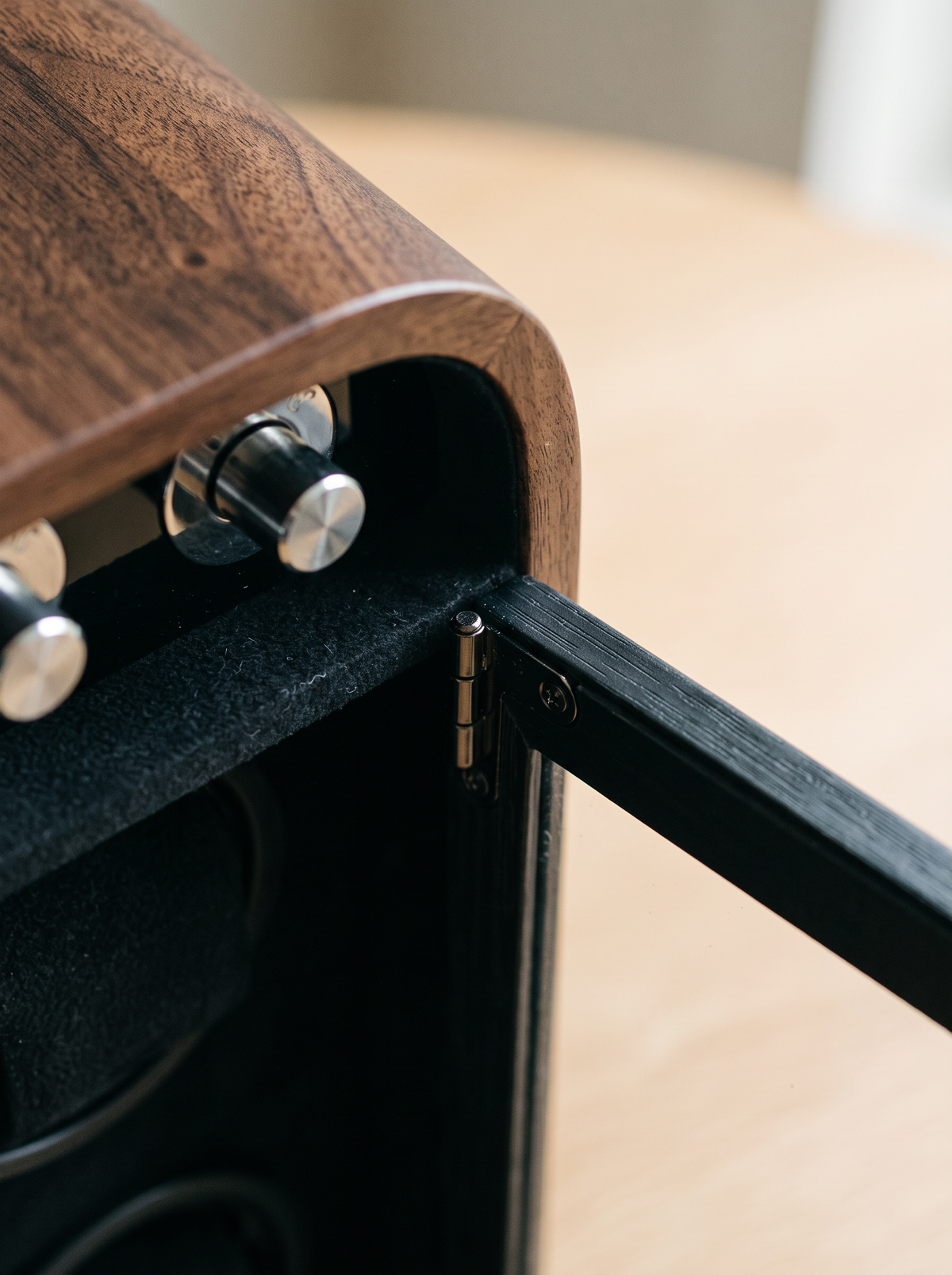 Single Watch Winder – Wood Cabinet, Silent Motor & Blue LED