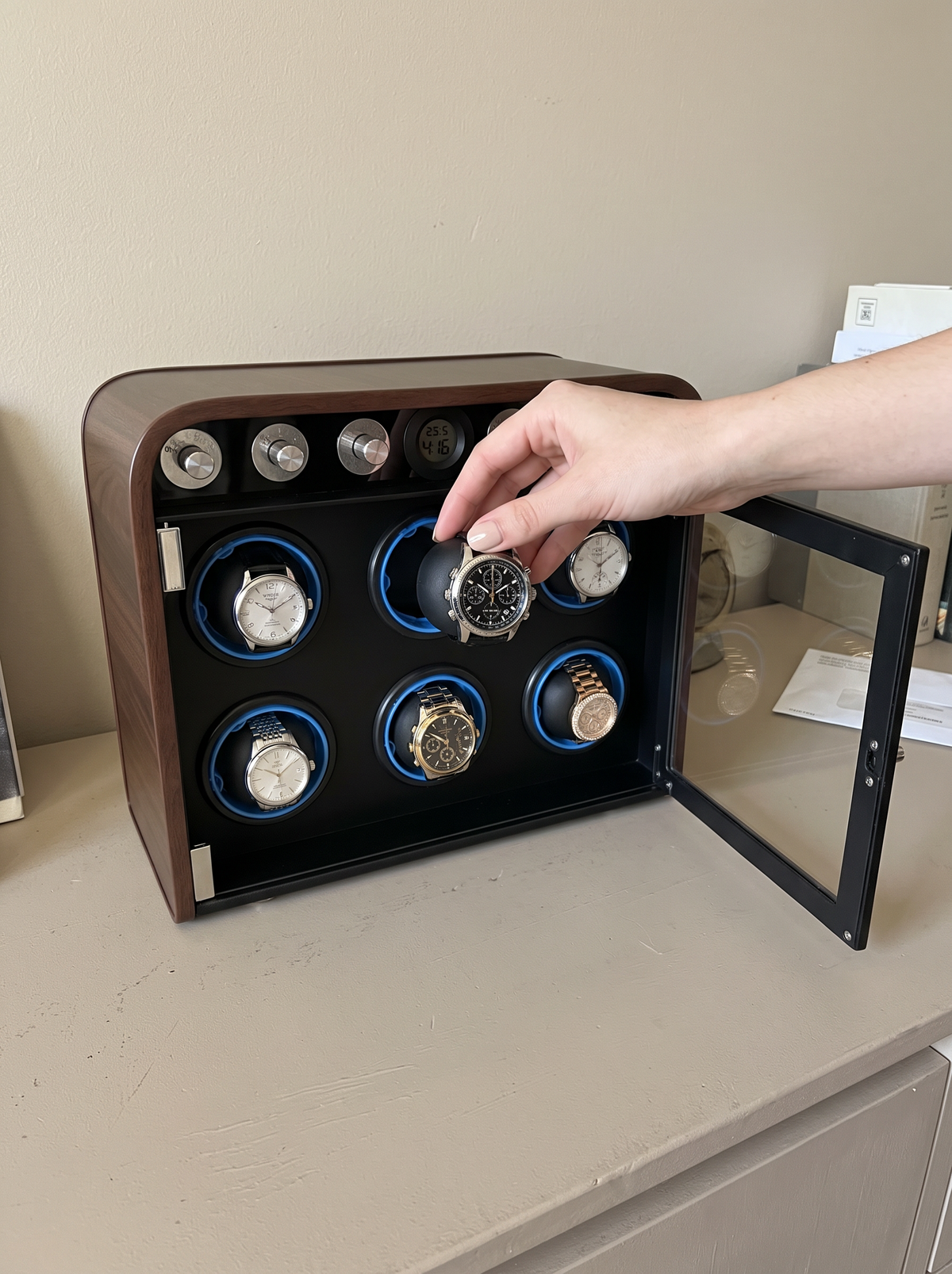 Single Watch Winder – Wood Cabinet, Silent Motor & Blue LED